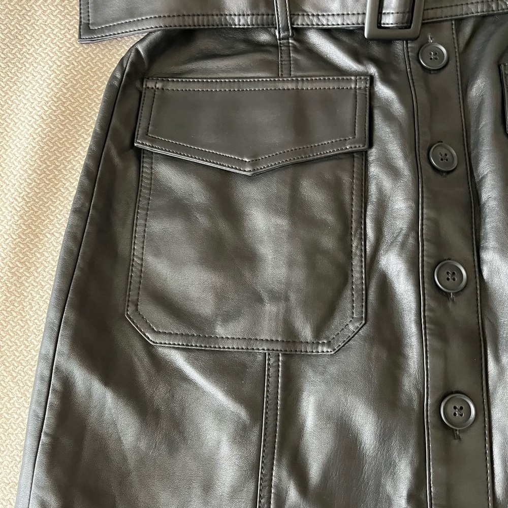 Banana Republic Black Faux Leather Mini Skirt Size 6 - Picture 2 of 9
